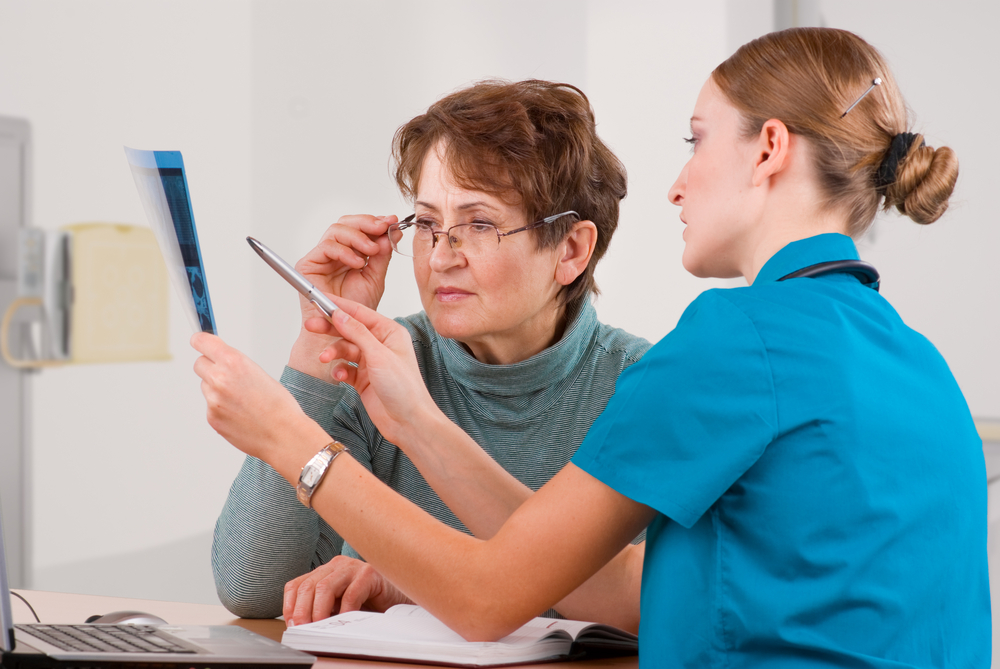 Doctor,And,Patient,Discussing,Scan,Results,In,Diagnostic,Center